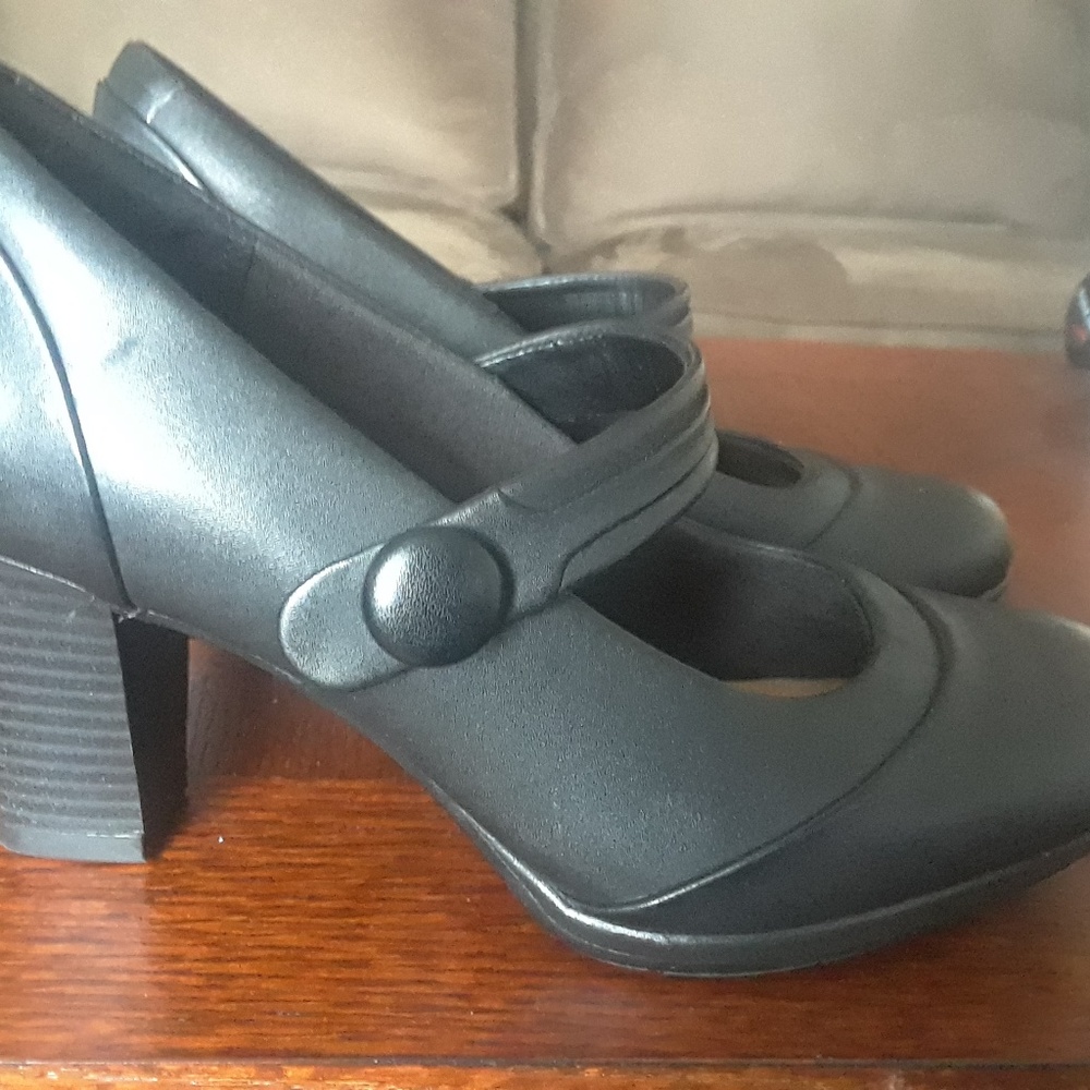 Clark's Mary Jane pumps